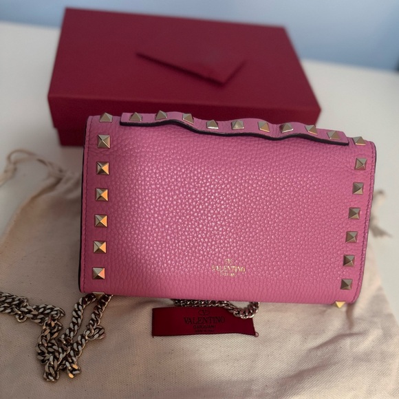 Valentino Rockstud clutch in pink, pale gold hardware, pebbled calf leather. - Picture 7 of 11